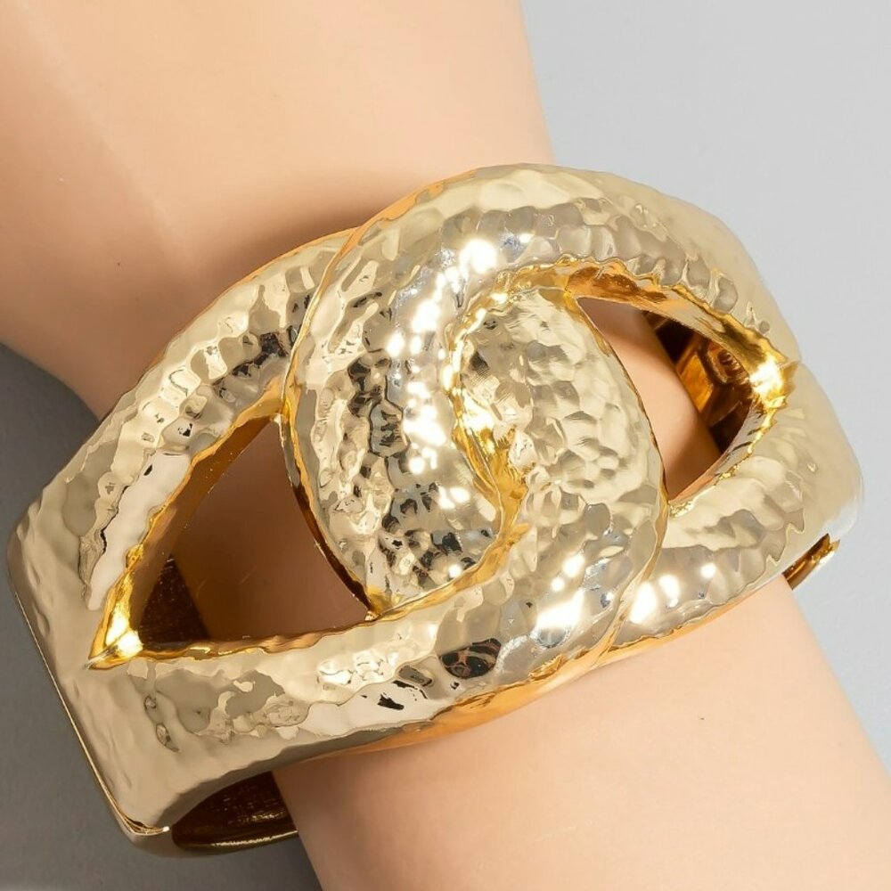 🛍️Elegant Gold Hammered Bracelet🛍️
